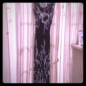 👠 2 for $20 Long black and white maxi dress